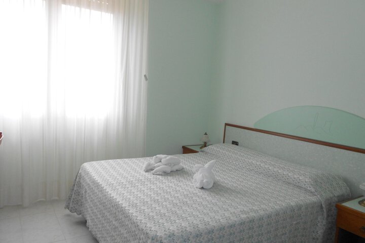 Room 14 of 25