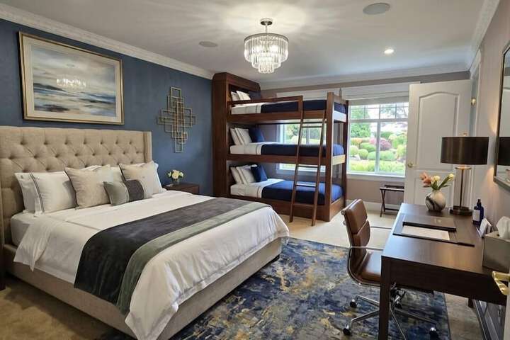 Room 35 of 131