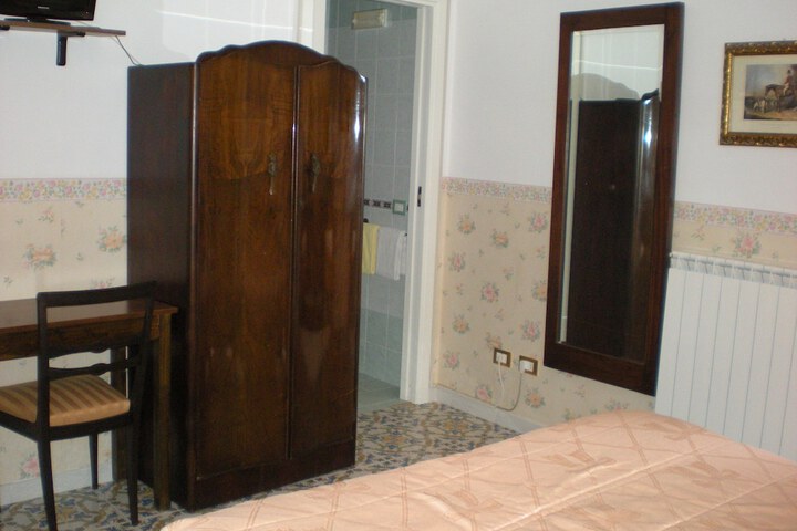 Room 21 of 39
