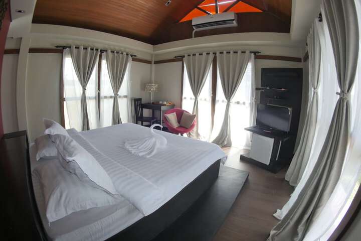 Room 12 of 23