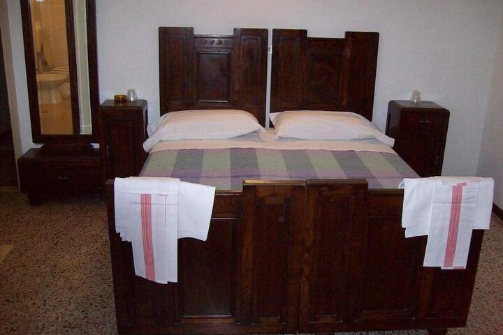 Room 3 of 32