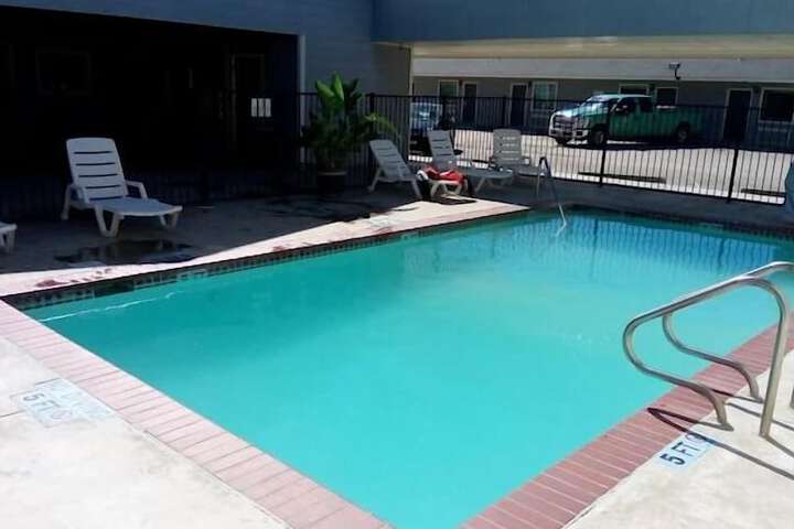 Hotel 6 of 7