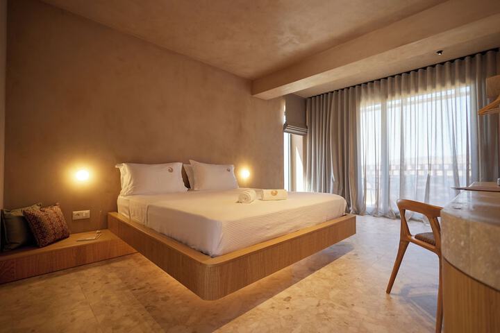 Room 73 of 157