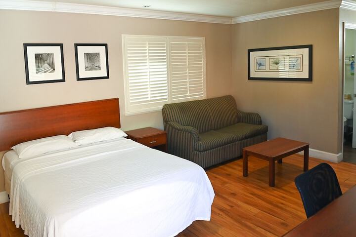 1 Queen Bed (11 of 22)
