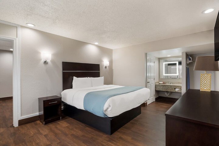 Room 4 of 20