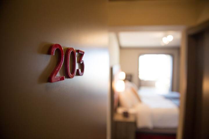 Room 8 of 42