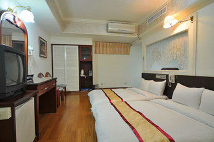 Room 13 of 20