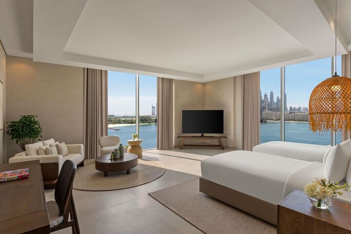 Room 42 of 208