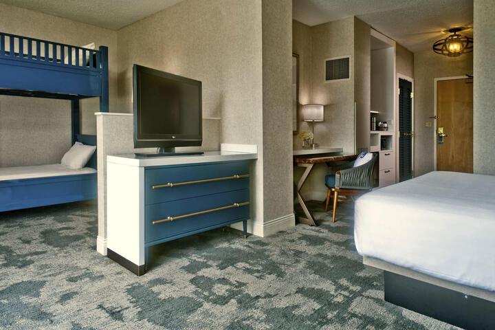 1 King Bed (1 of 10)