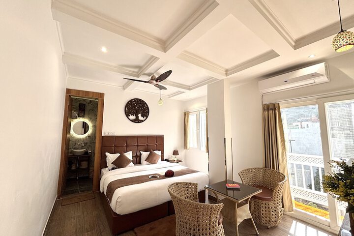 Room 12 of 76