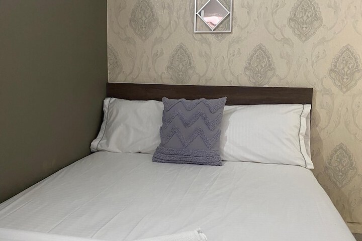Room 2 of 8