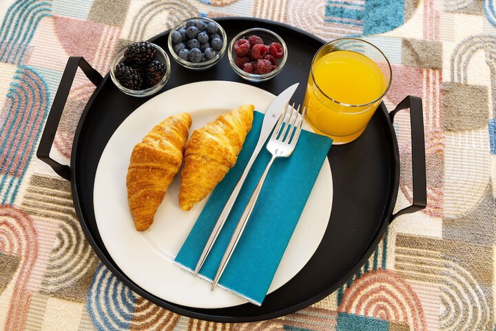 Breakfast/Coffee Service 101 of 112