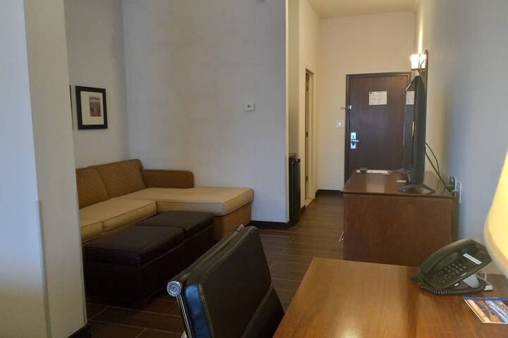 Room 5 of 34