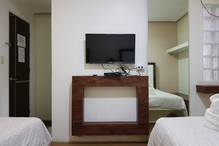Room 18 of 33