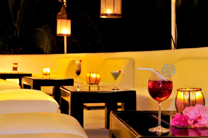 Lounge 63 of 72