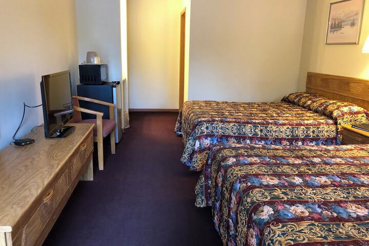 Basic Single Room 1 Double Bed (1 of 4)