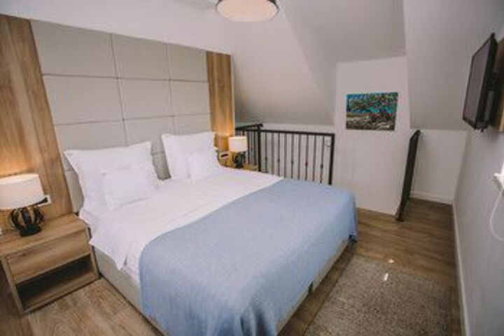 Room 63 of 183