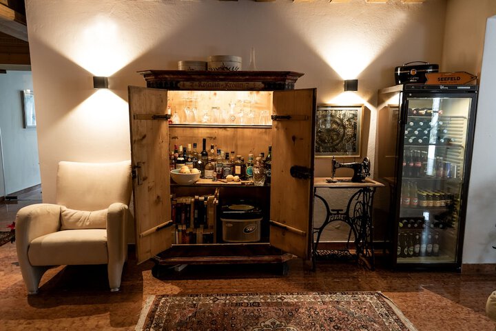 Lounge 31 of 34