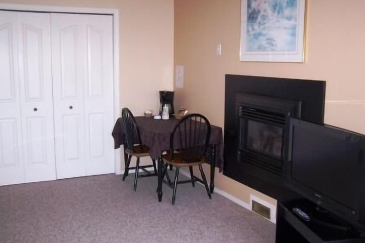Room 6 of 73