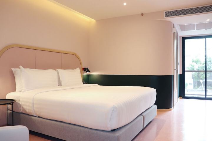 Room 27 of 155