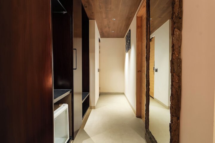 Room 98 of 297