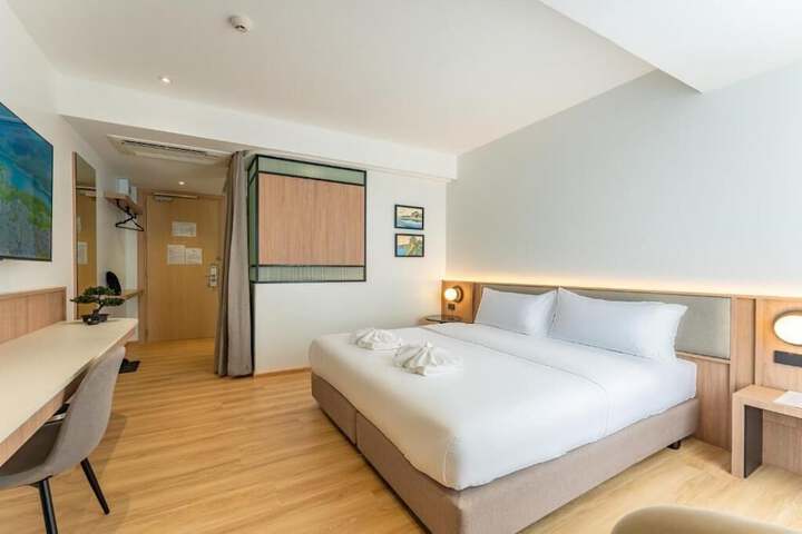Room 33 of 112