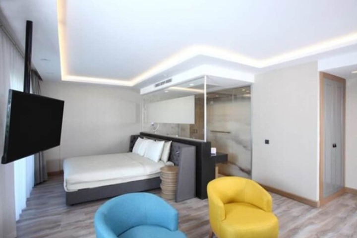 Room 7 of 32