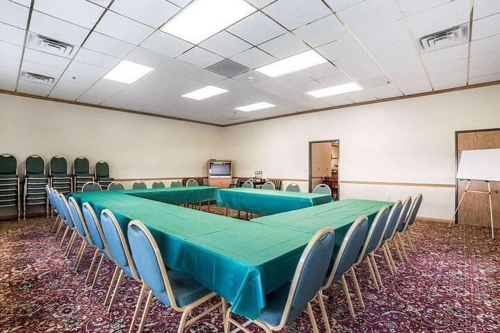 Business Center 29 of 31