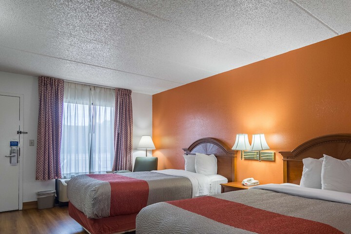2 Double Beds (2 of 5)