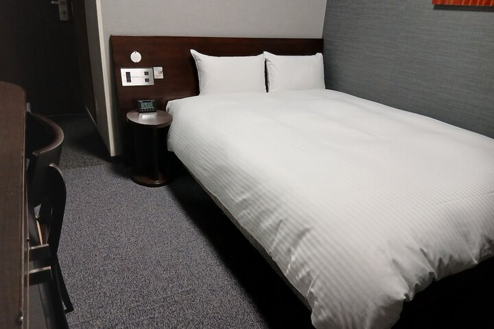 Room 4 of 37
