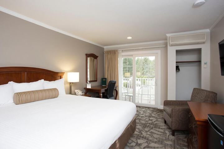 1 King Bed (15 of 15)