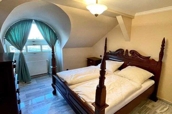 Room 2 of 23