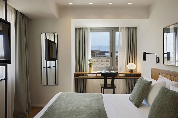 Room 18 of 49