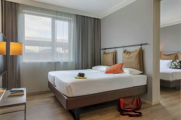 Room 28 of 81