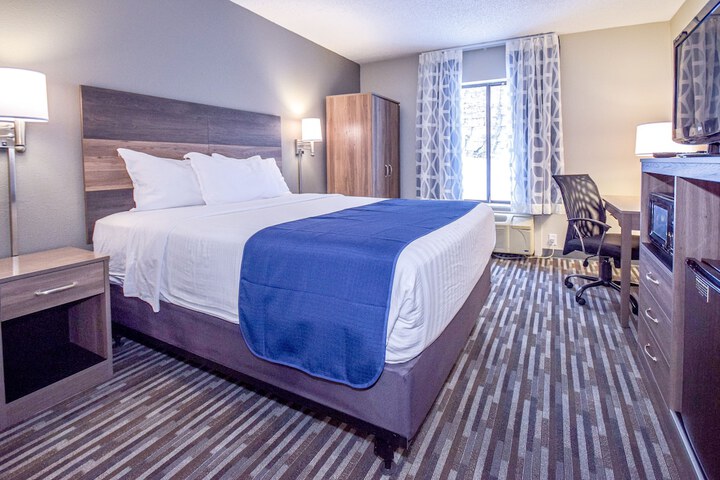 1 Queen Bed (9 of 22)