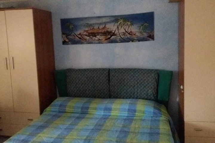 Room 2 of 8