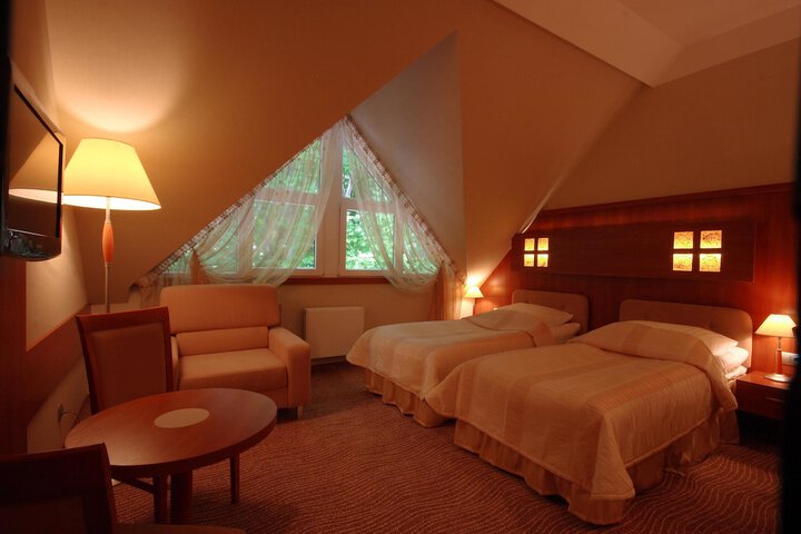 Room 11 of 42