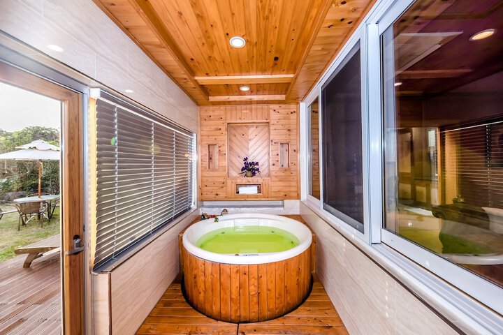 Hot Tub 49 of 67