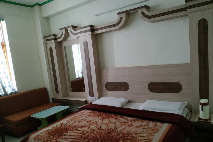 Room 14 of 33