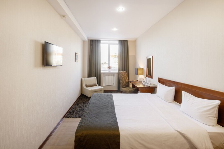 Room 25 of 103