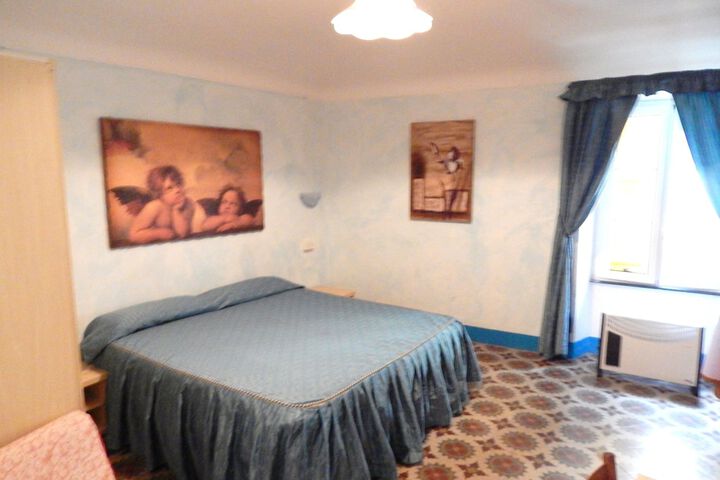 Room 4 of 31