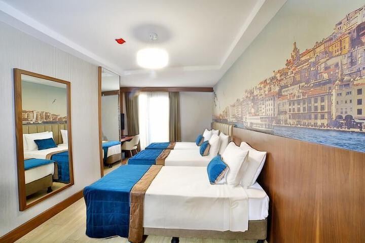 Room 4 of 36