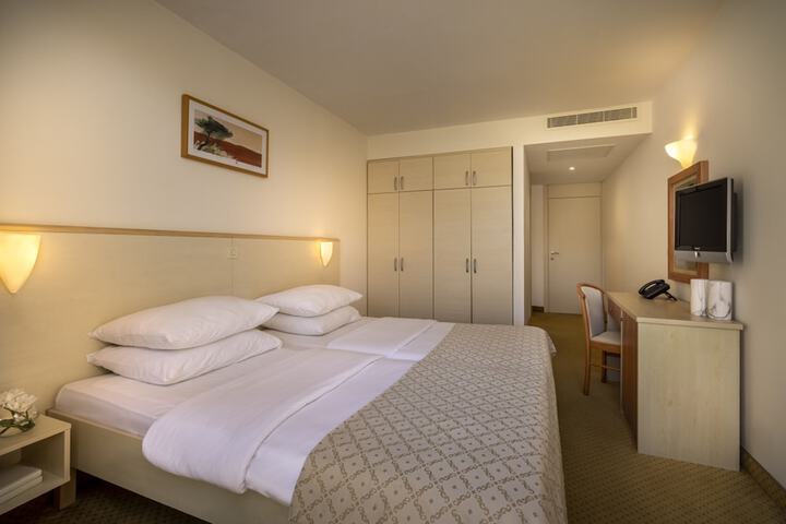 Room 9 of 44
