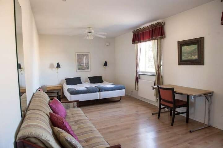 Room 4 of 40