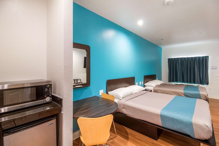 Room 4 of 47