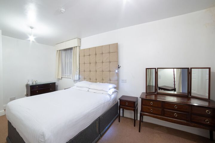 Room 11 of 36