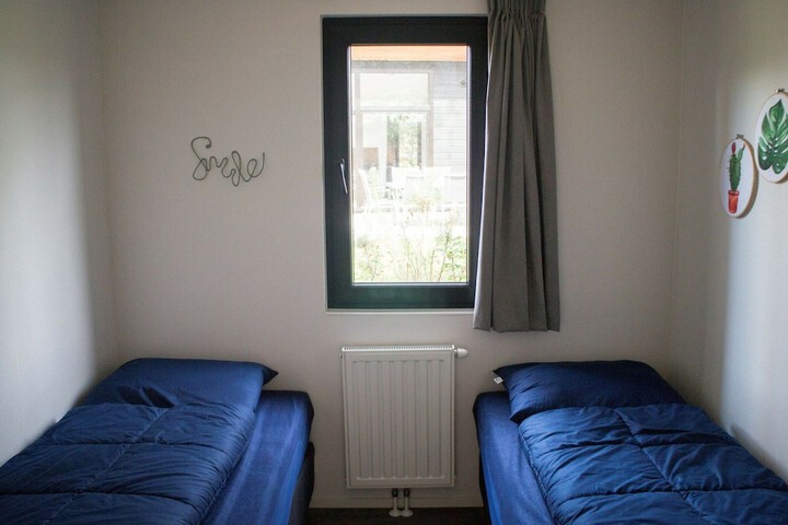 Room 2 of 40