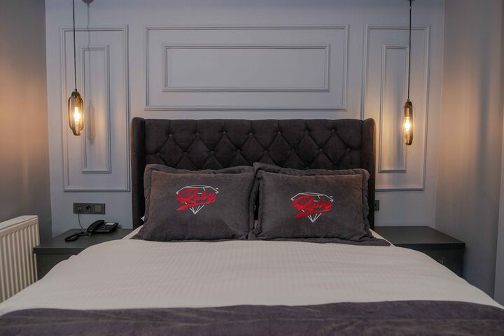 Room 4 of 49