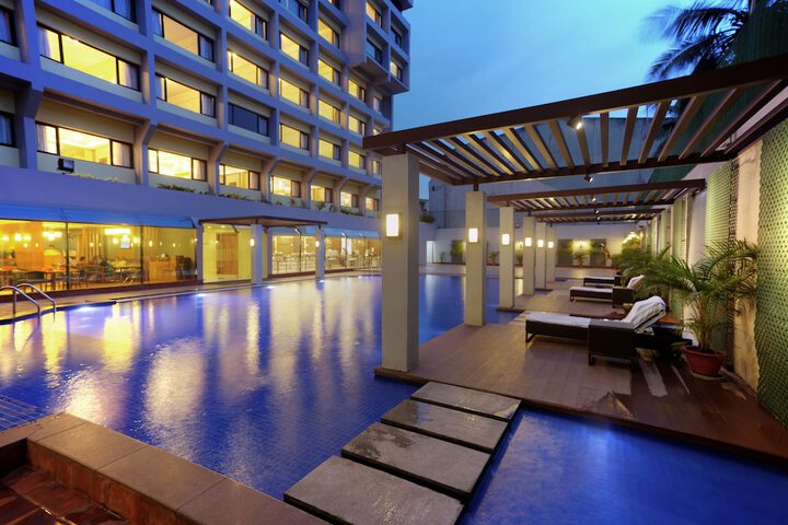 Pool Hotel