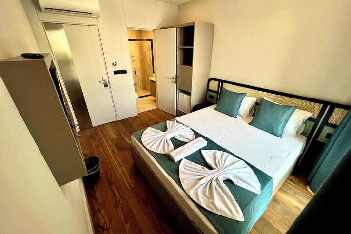 Room 7 of 25